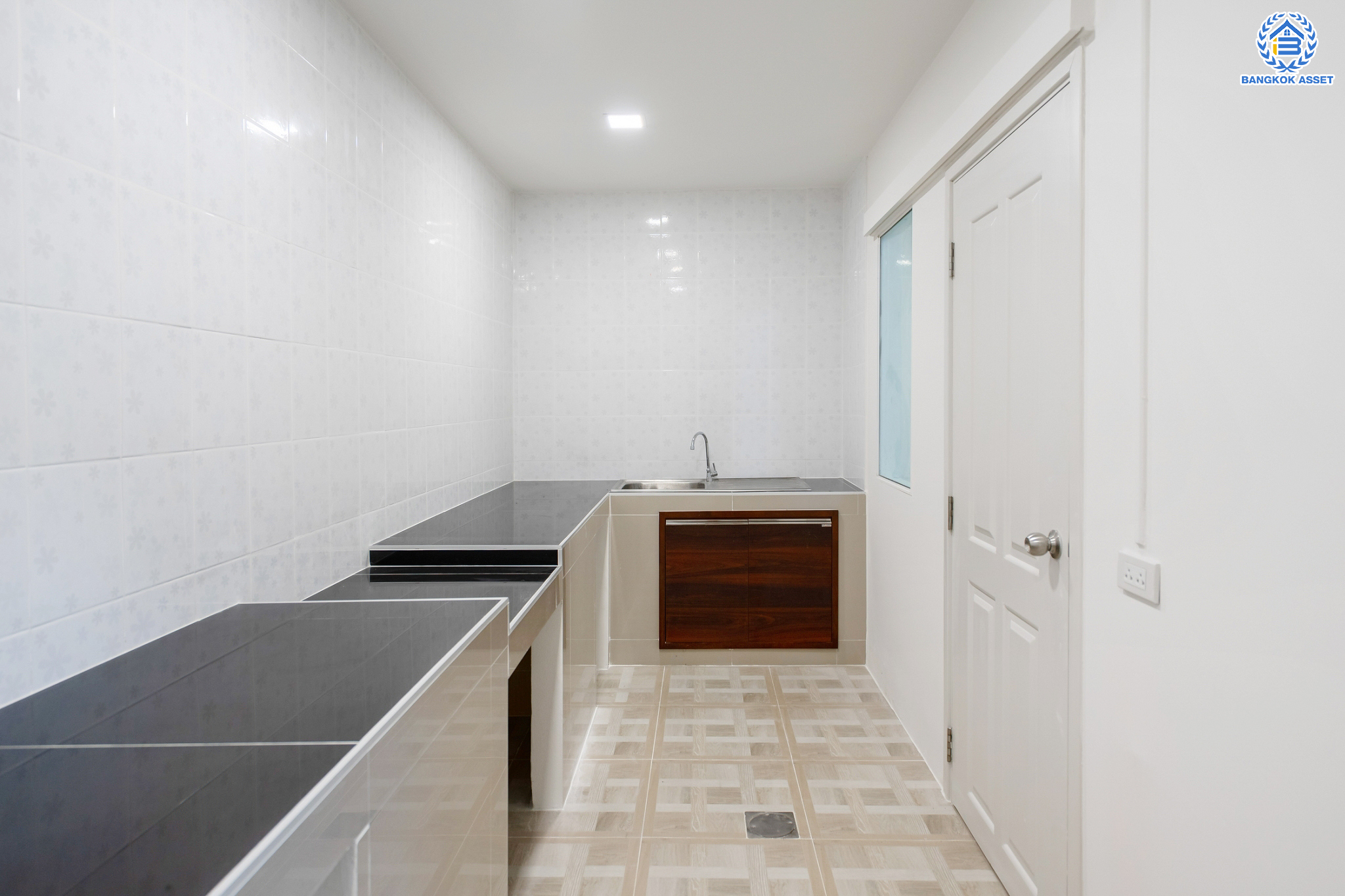 บ้านมือสองตกแต่งใหม่ ม.พฤกษาวิลล์28 วงแหวน-รัตนาธิเบศร์ (หน้ากว้าง 6 เมตร) ความสุขมีครบทุกตารางนิ้ว บนเนื้อที่ 17.5 ตร.ว. ฟังก์ชัน 3 ห้องนอน 2 ห้องน้ำ จอดรถได้ 1 คัน ครบครันทั้งครัวเคาน์เตอร์ บนทำเลสุดสะดวก ใกล้ถนนกาญจนาภิเษก เพียง 8 นาทีจาก MRT สถานี ตลาดบางใหญ่...